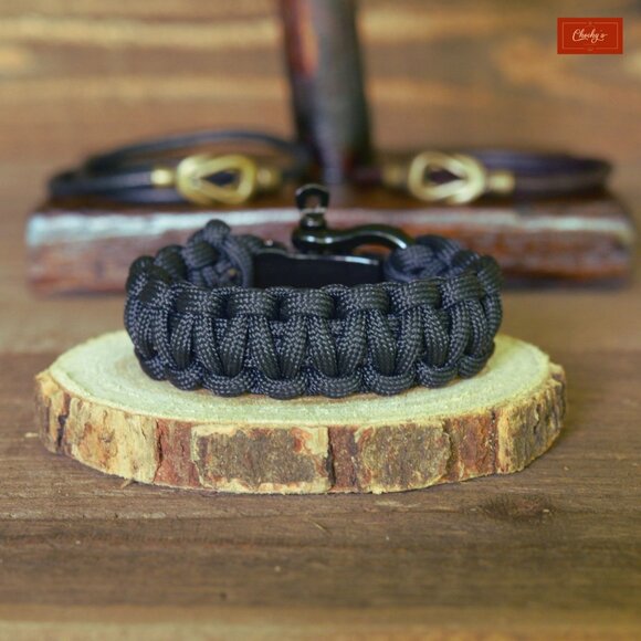 Paracord Bracelet/Survival Bracelet Black Shackle Closure Black(ID 195) - Picture 2 of 2